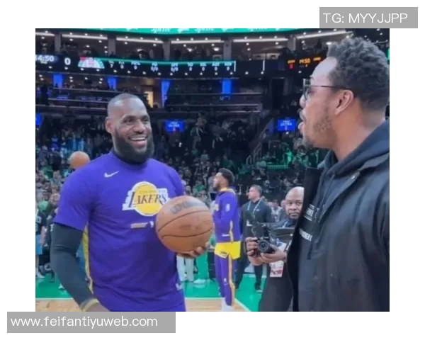 女主持与皮尔斯默契合作皮尔斯直言不愿与他人共做播客 女主持与皮尔斯默契合作皮尔斯直言不愿与他人共做播客